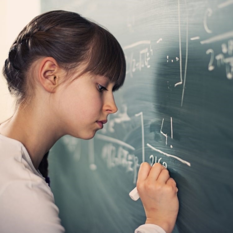 آموزش ریاضی و علوم به دختران